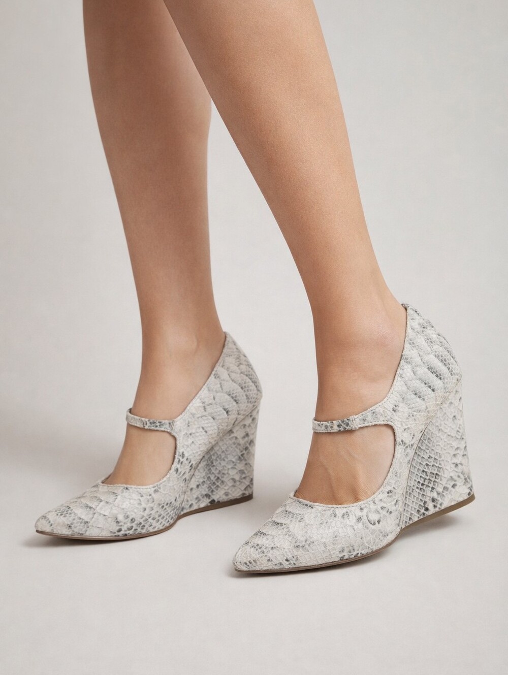 Liliana Snakeskin Wedge Pumps | Pointed Toe | Size 5.5